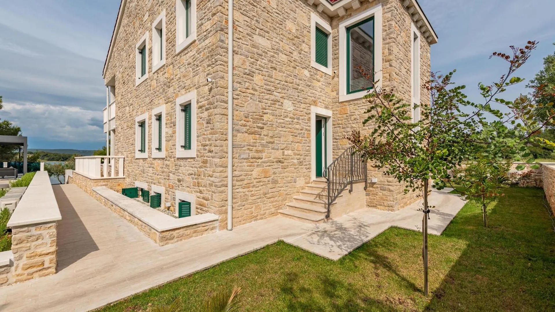 Stunning Apartment In Mrljane With Wifi 0*,